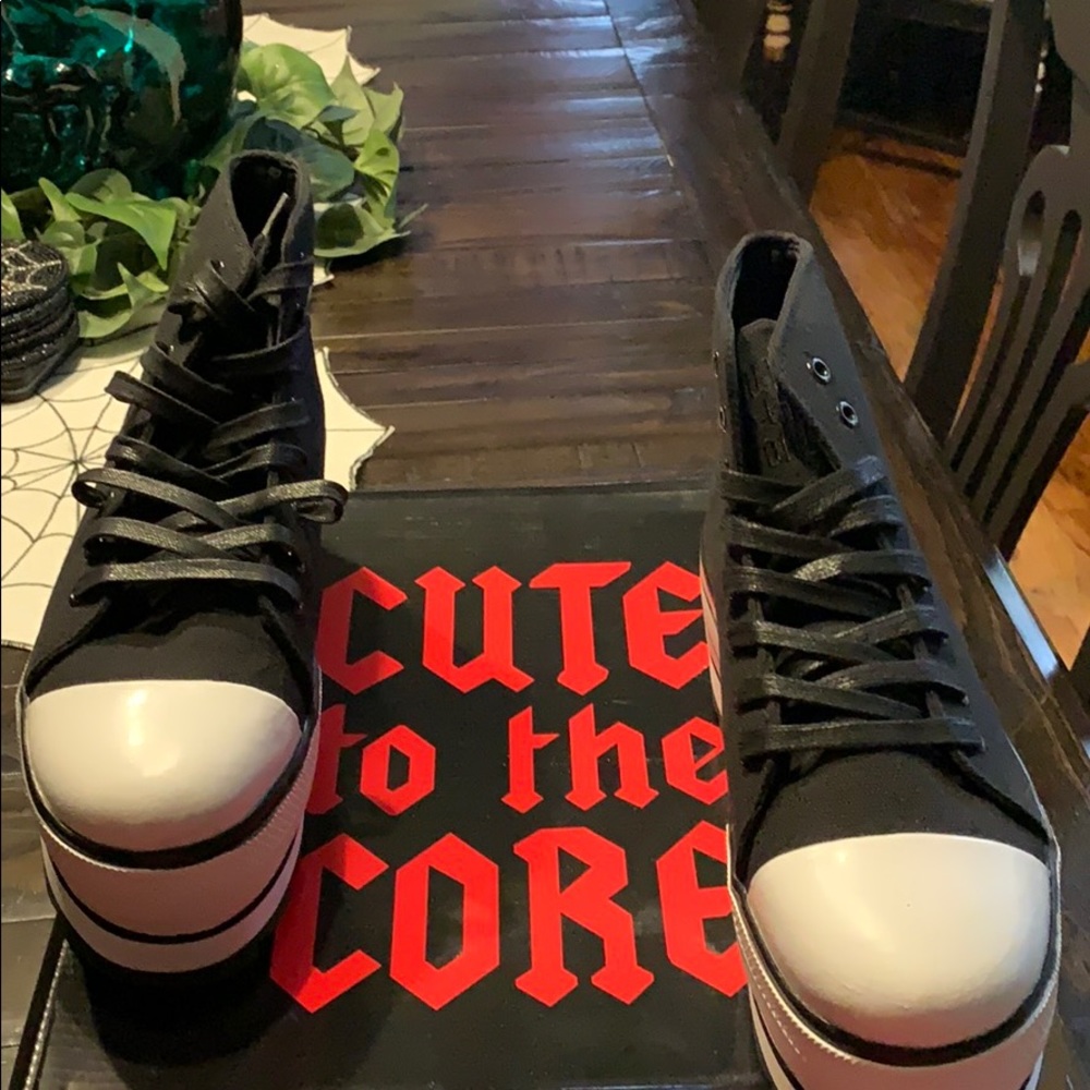 Platform shoes